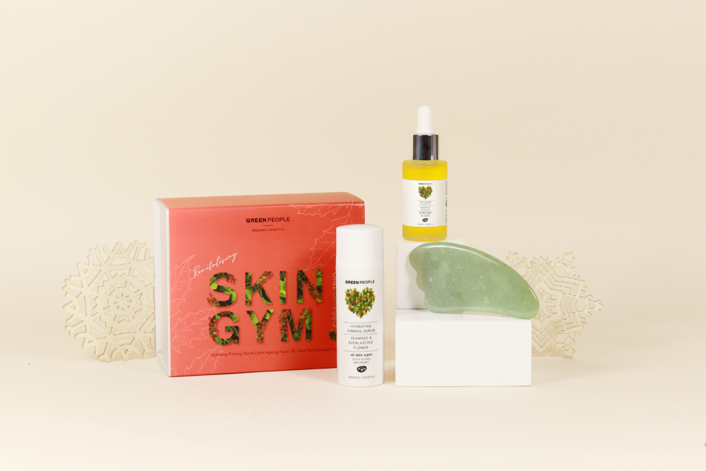 Box and conttents of the dr organic skin gym gift set